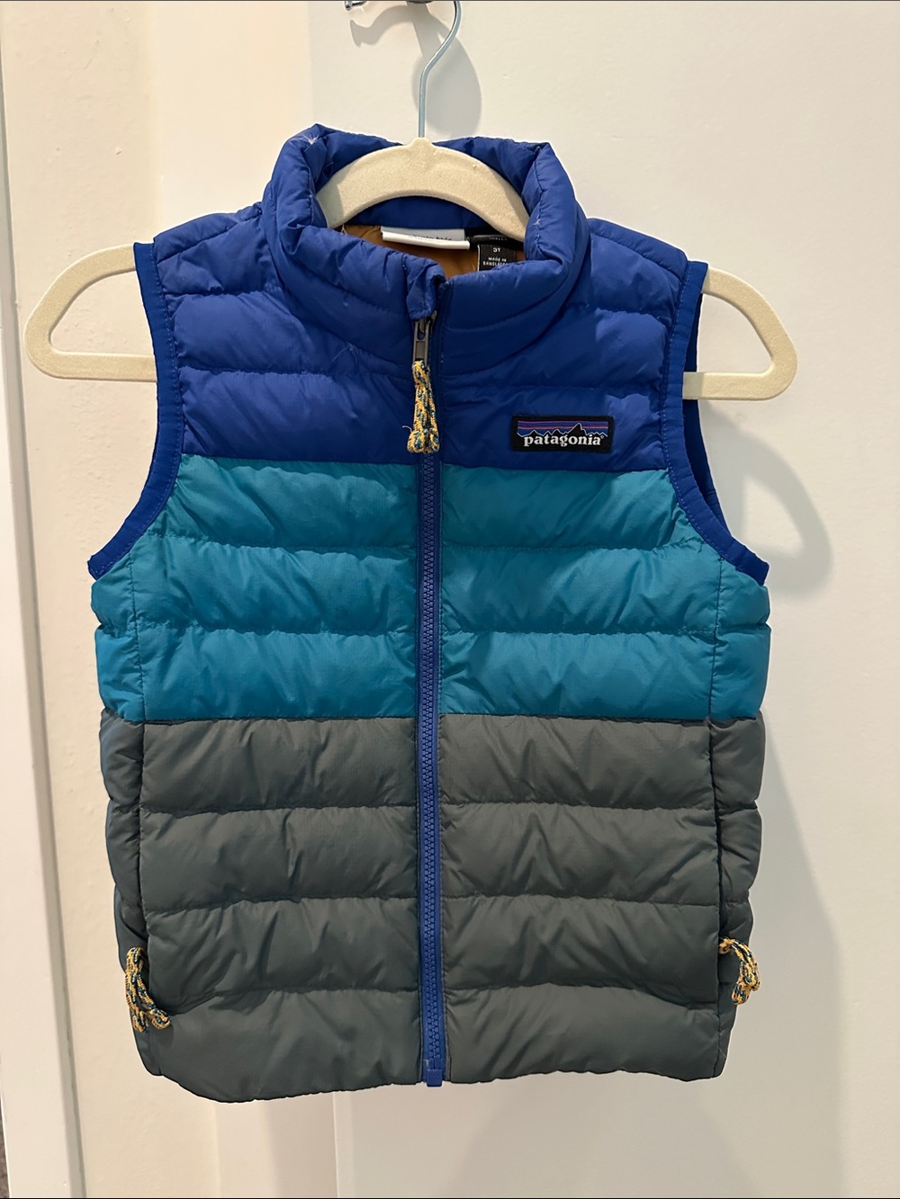 Patagonia Kids Blue Teal Gray Colorblock Down Puffy Vest - EUC size 3T